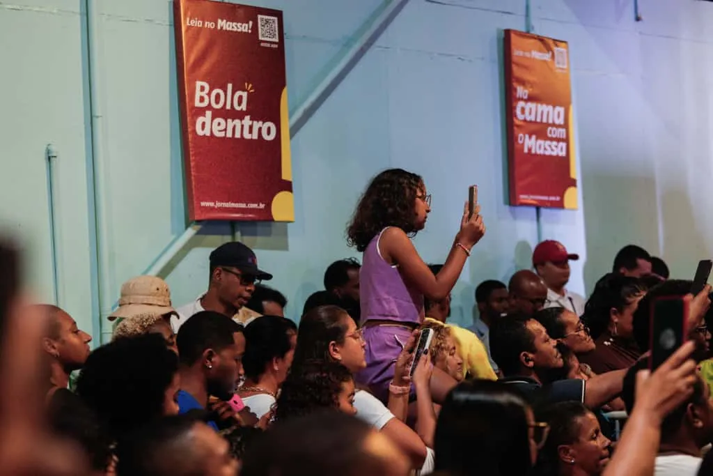 Imagem ilustrativa da imagem Brocou, pai! MASSA! colore e dá ritmo à Lapa em festão de 15 anos