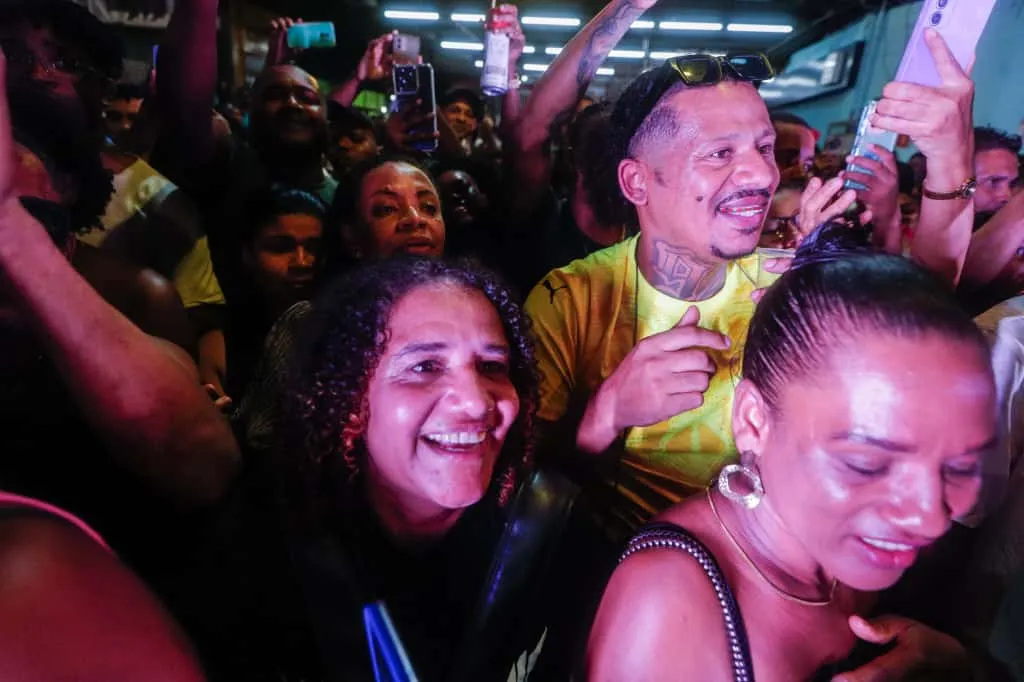 Povão aproveitou o sextou na Estação da Lapa
