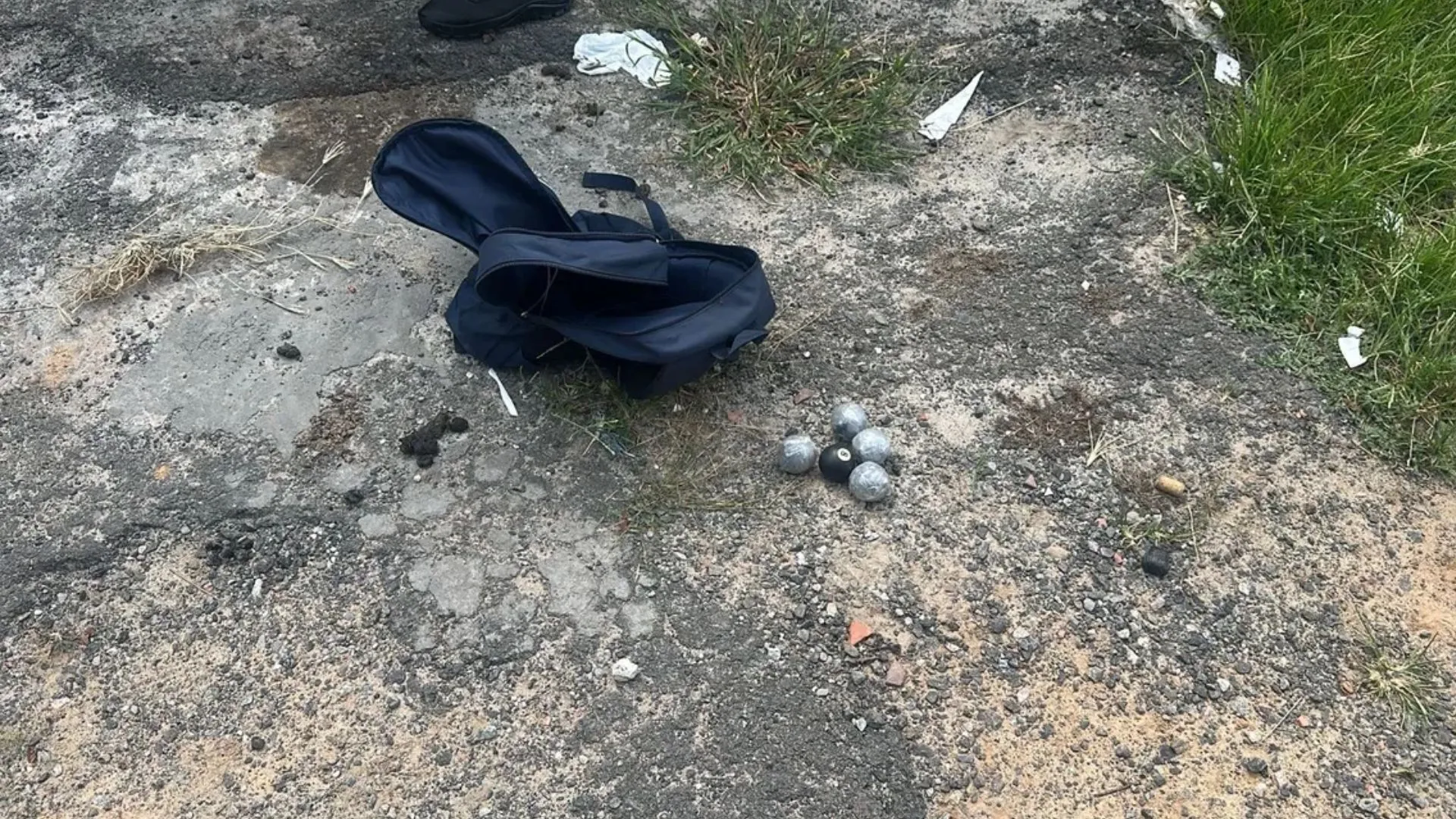 Imagem ilustrativa da imagem Integrantes da Os Imbatíveis são presos sob posse de arma e drogas