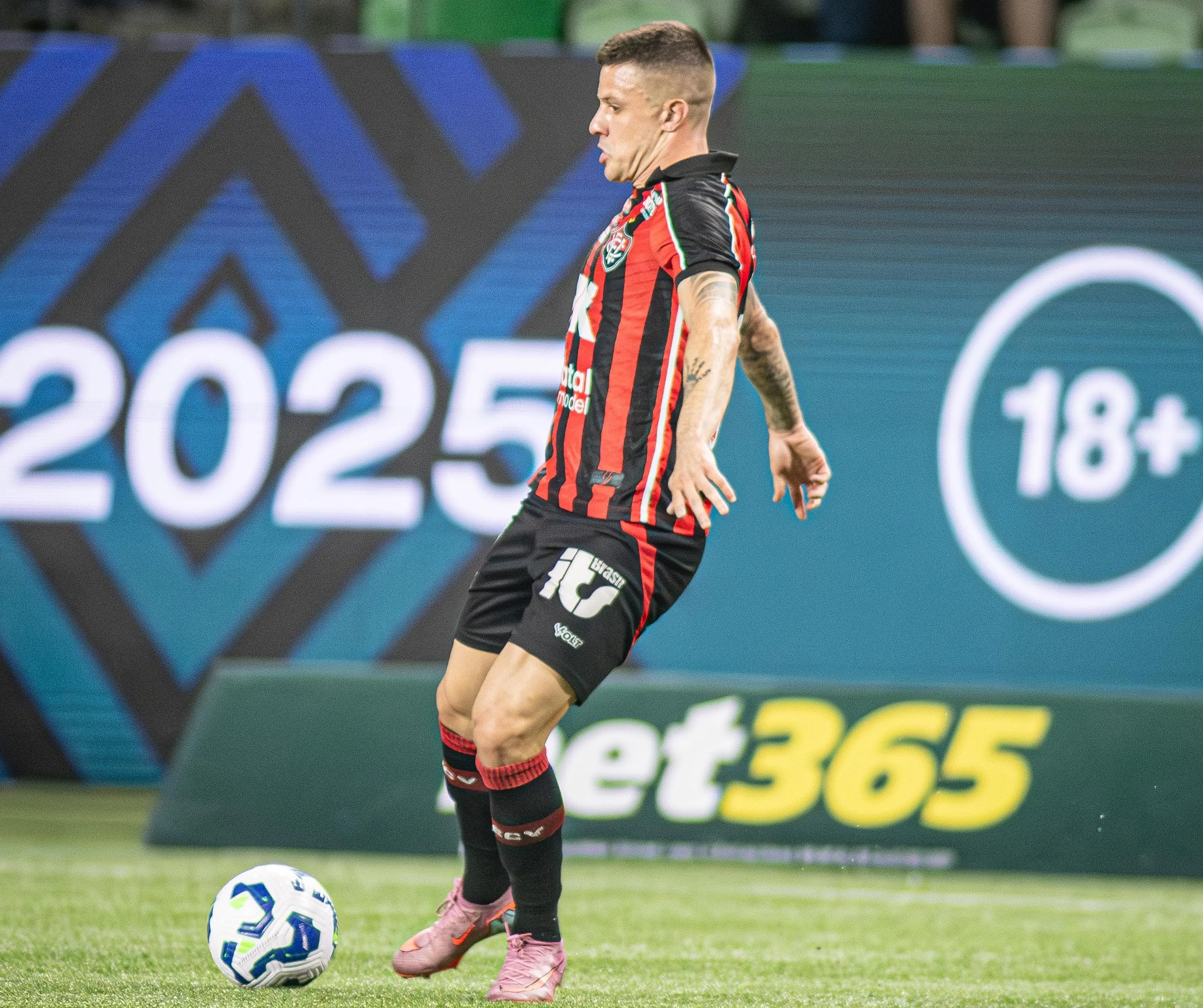 Imagem ilustrativa da imagem Jair Ventura revela garantia de ‘trampo’ no Vitória em 2026