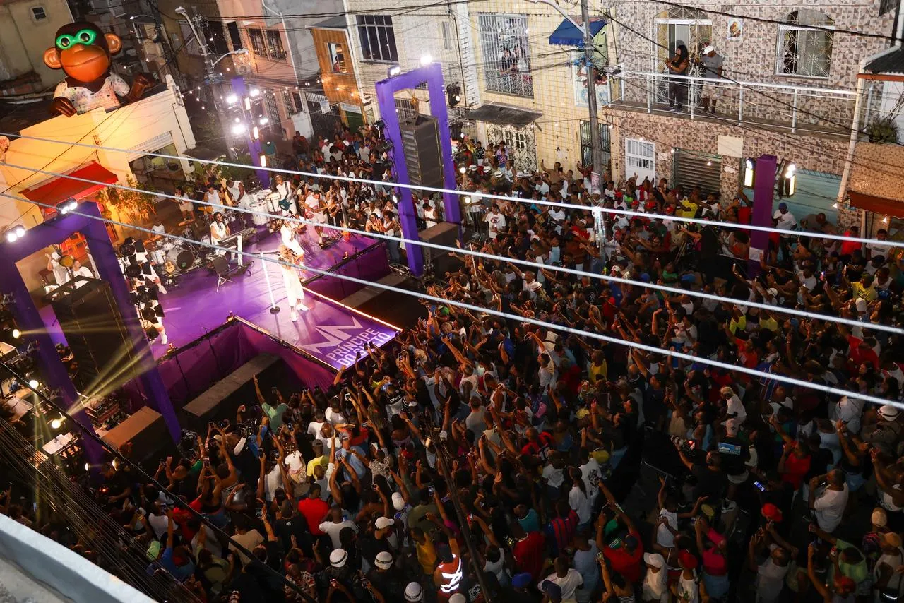 Galera 'sextou' ao som do Príncipe do Gueto