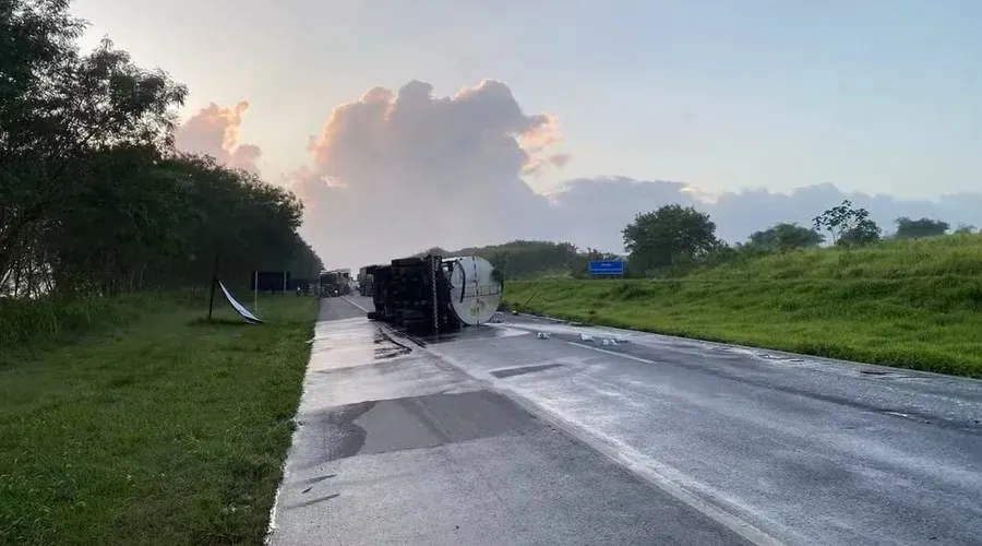 Acidente envolvendo caminhão-tanque de combustível