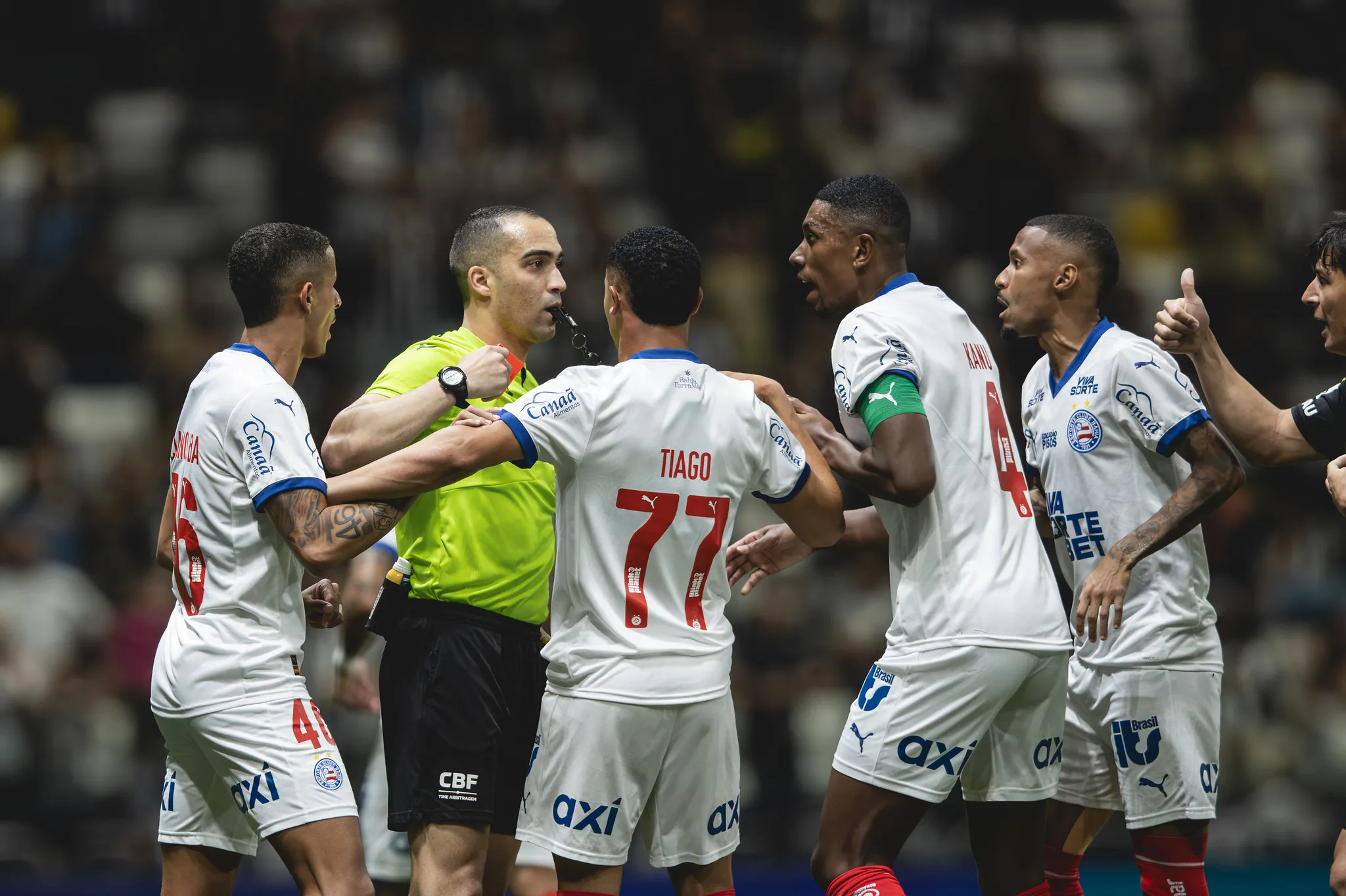 Juizão esteve perdido em campo na partida em Minas