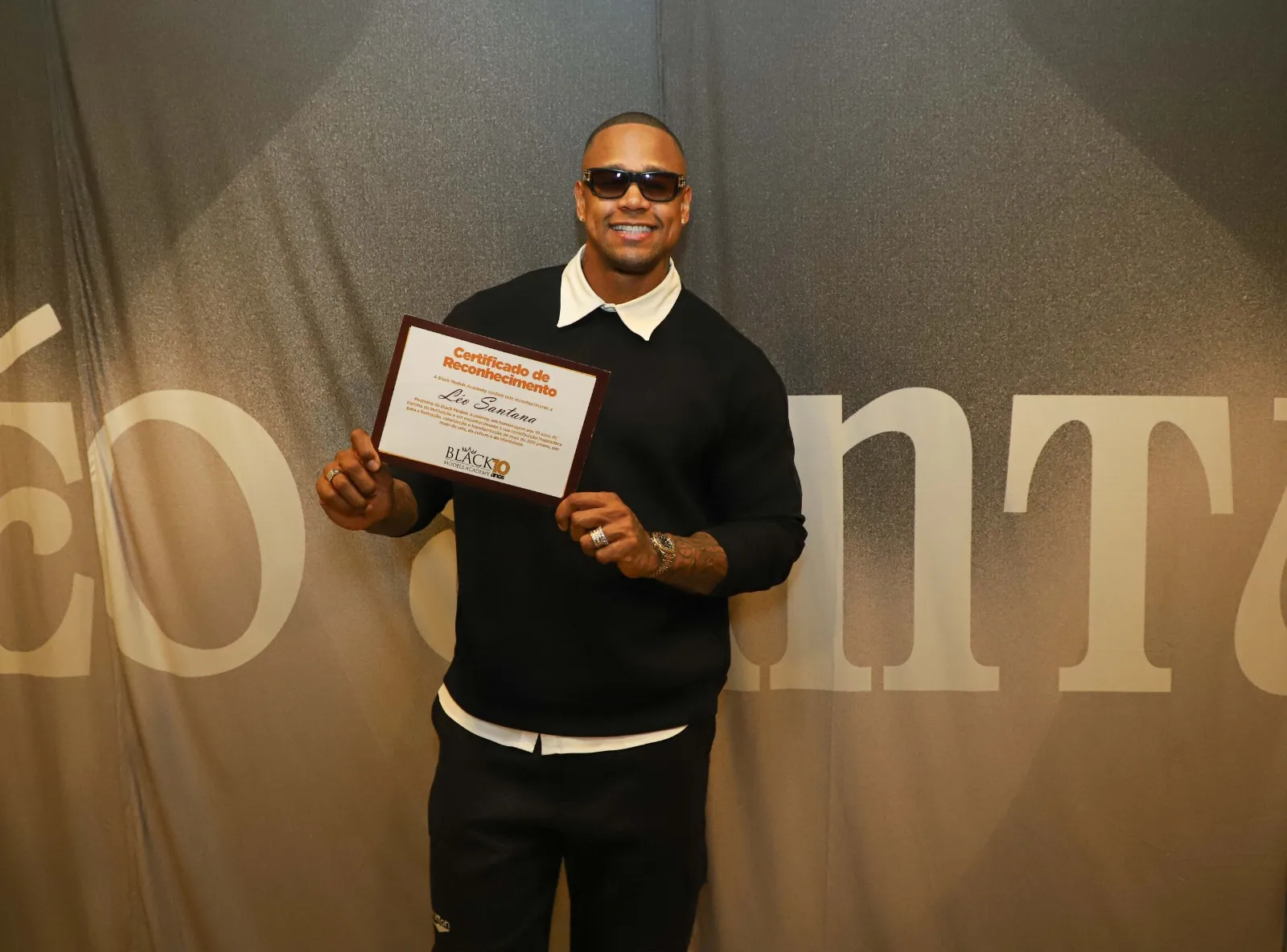 Léo Santana ganhou placa