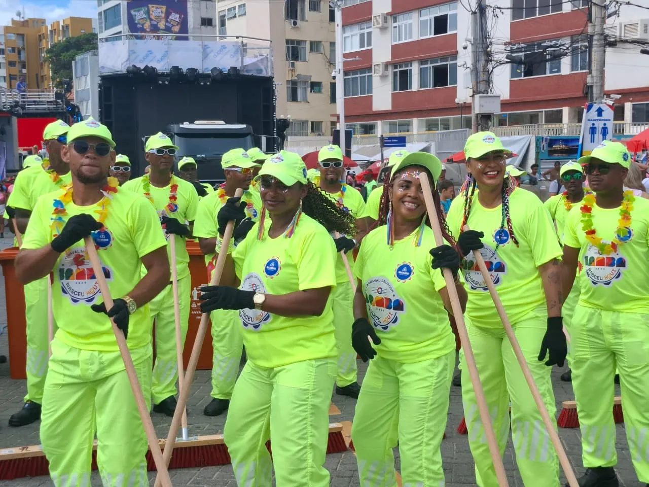 Galera faz a limpeza do circuito e quebra na swingueira