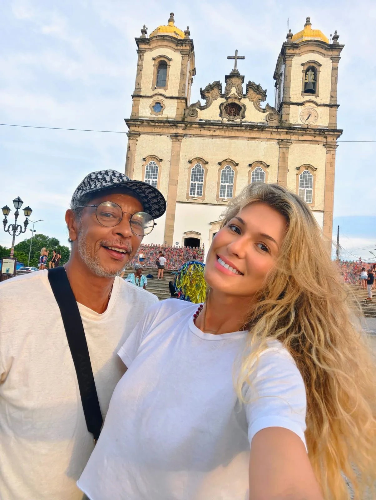 Lívia Andrade e seu amigo baiano de longa data, Zezinho Santos
