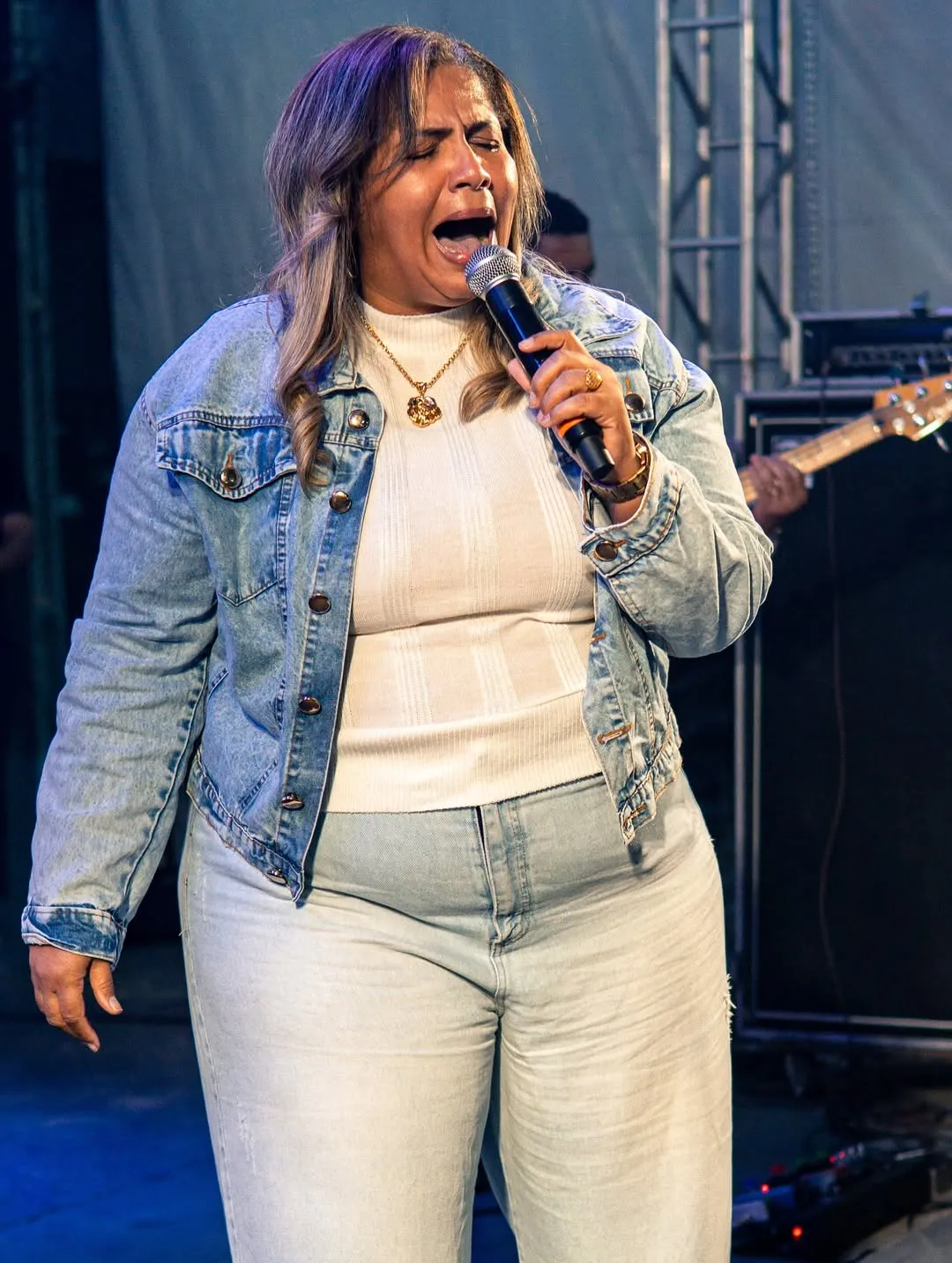 Cantora gospel Nara Costa