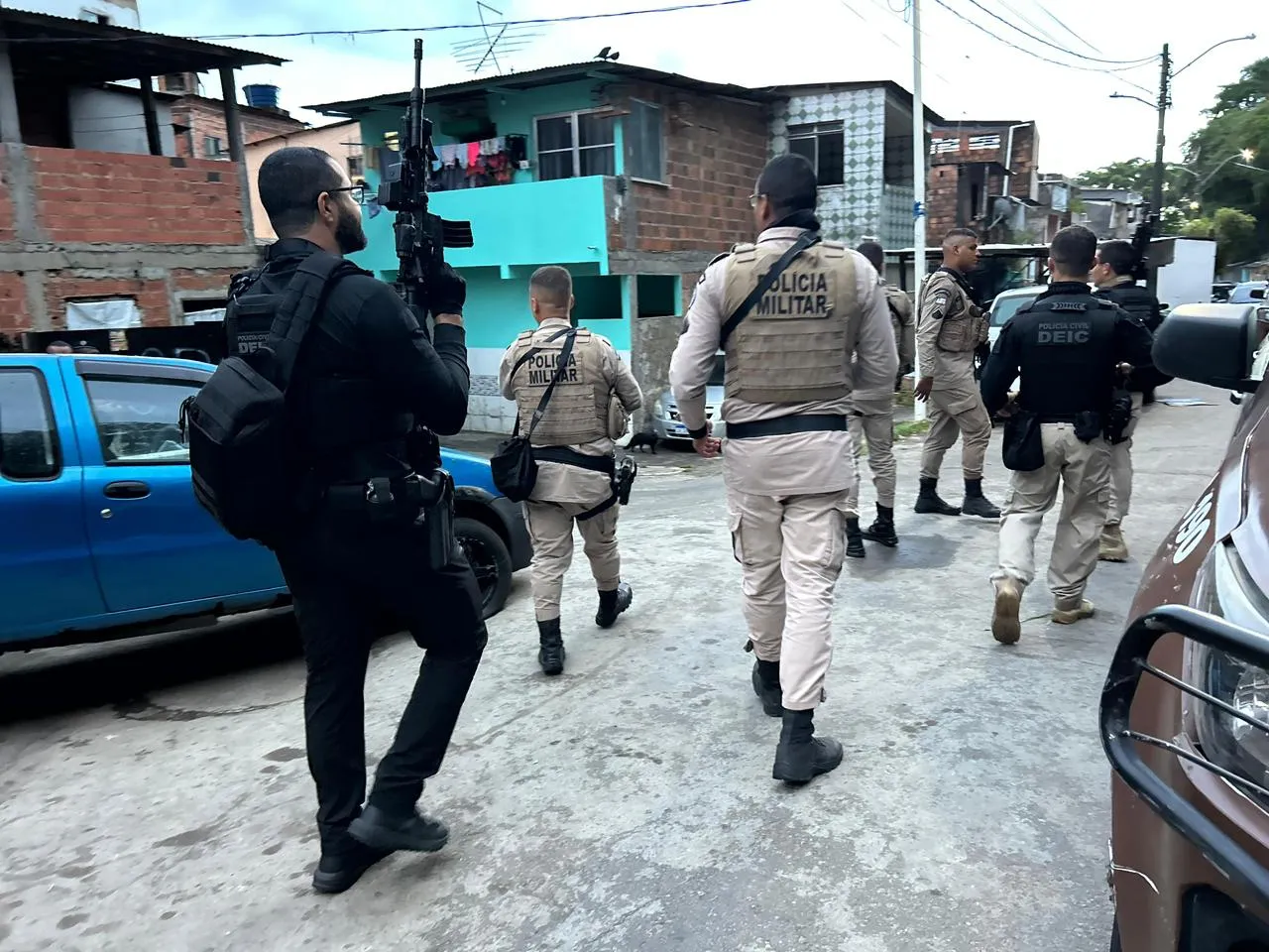 As Policias Militar, Civil e Técnica desceram no Complexo do Nordeste de Amaralina