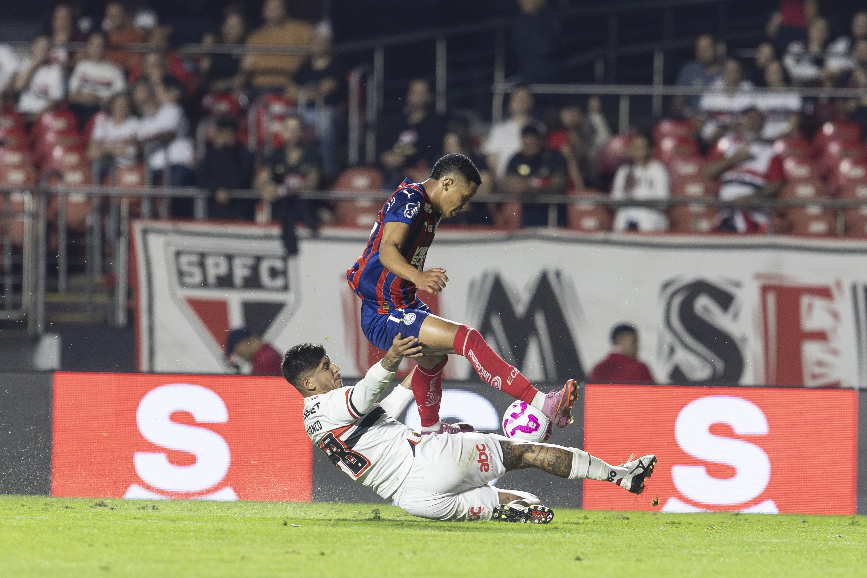 Esquadrão já levou 24 gols fora de casa na Série A