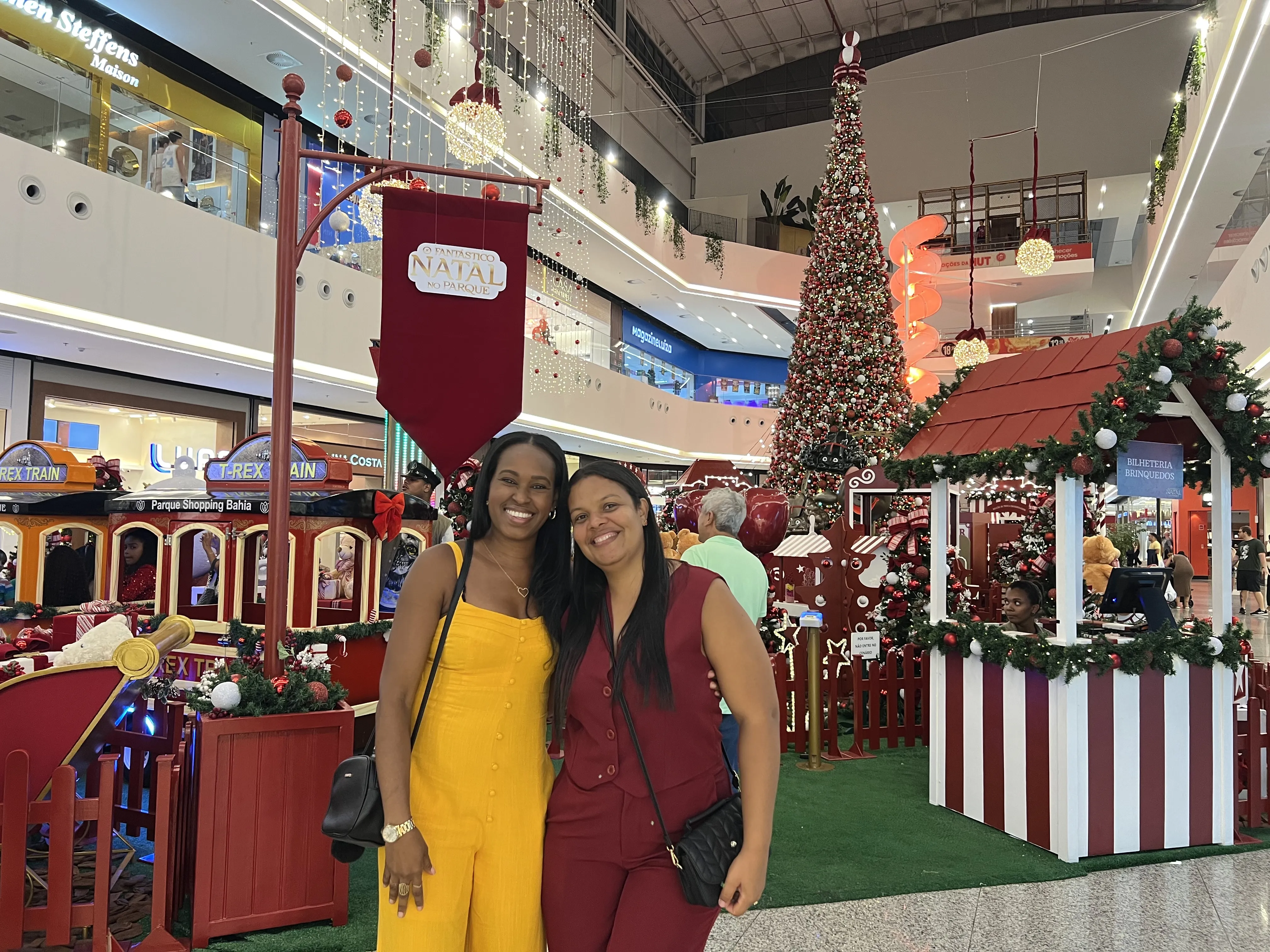 Camila Santos, à esquerda, e Laís Fiuza