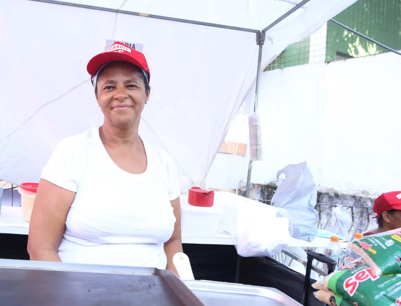 Dona Maria do Churrasco chegou ao bairro aos 10 anos e acompanhou o início da Timbalada