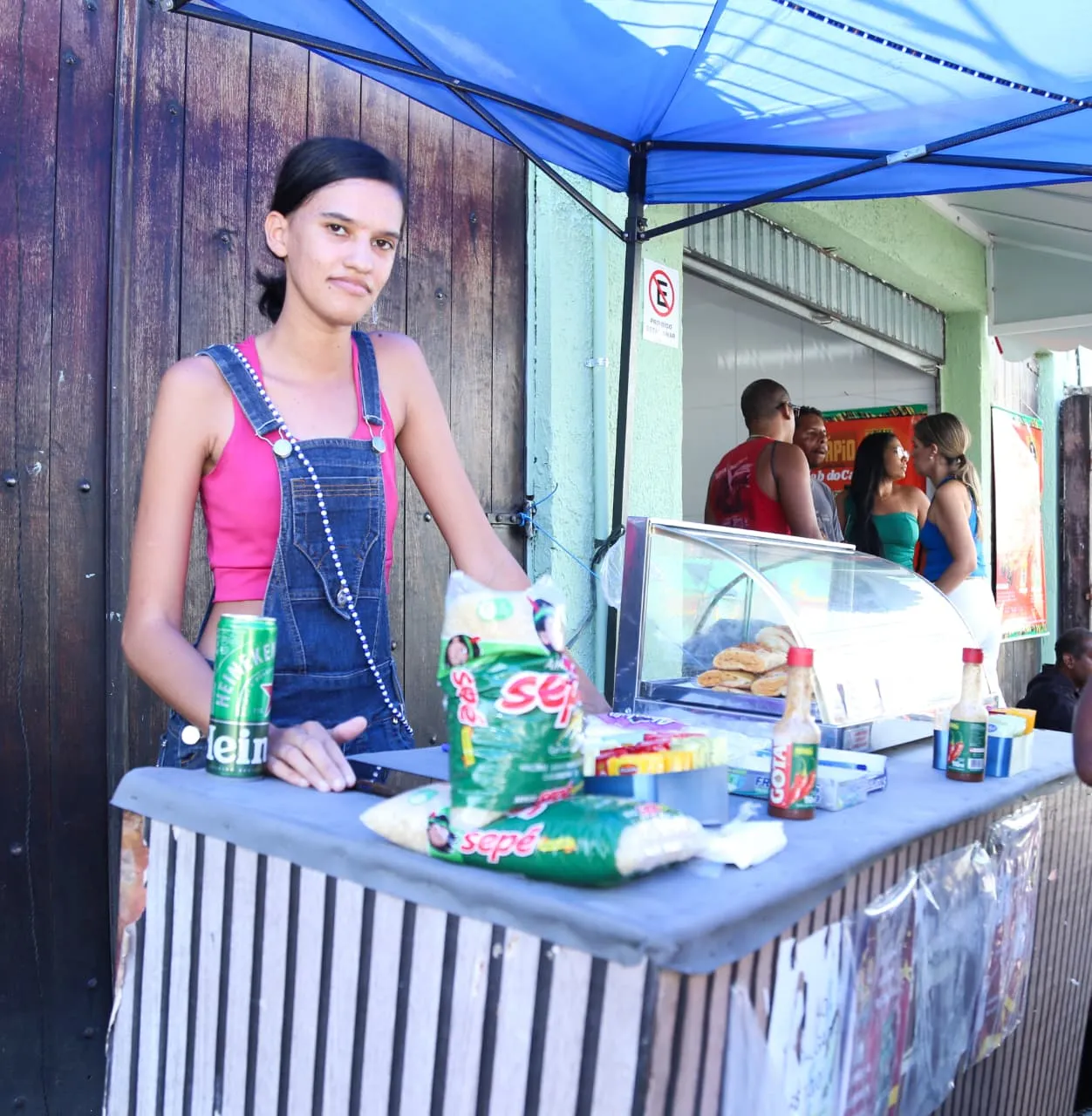 Juliana Faustino veio de São Paulo para o Candeal e ajuda a mãe com a venda de salgados