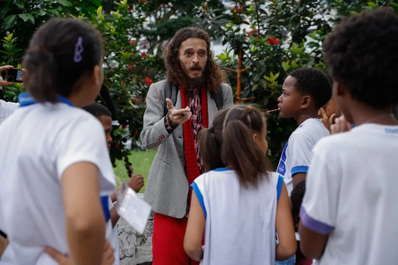 Imagem ilustrativa da imagem Movimento Poetas ao Ar Livre leva arte para a criançada na Piedade