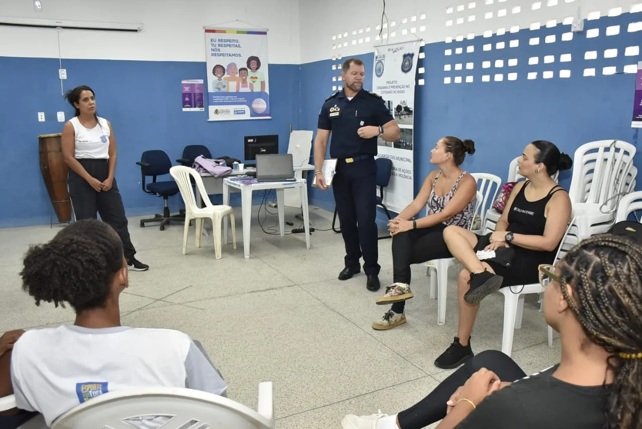 Além de técnicas de autodefesa, oficina também traz outras dicas e direcionamentos