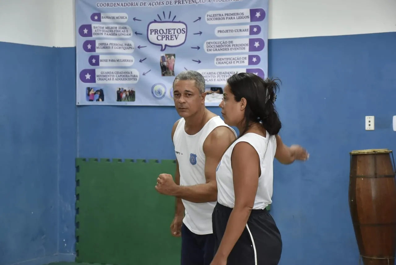 Imagem ilustrativa da imagem Mulherada bota a base e faz aula de defesa pessoal para o Carnaval