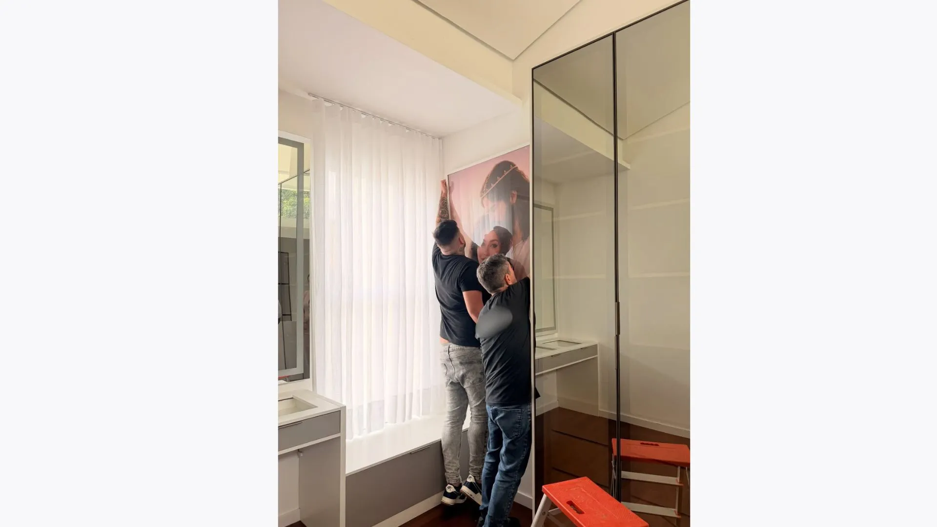 Quadro de Jesus foi pendurado em quarto da nova casa da MC Mirella