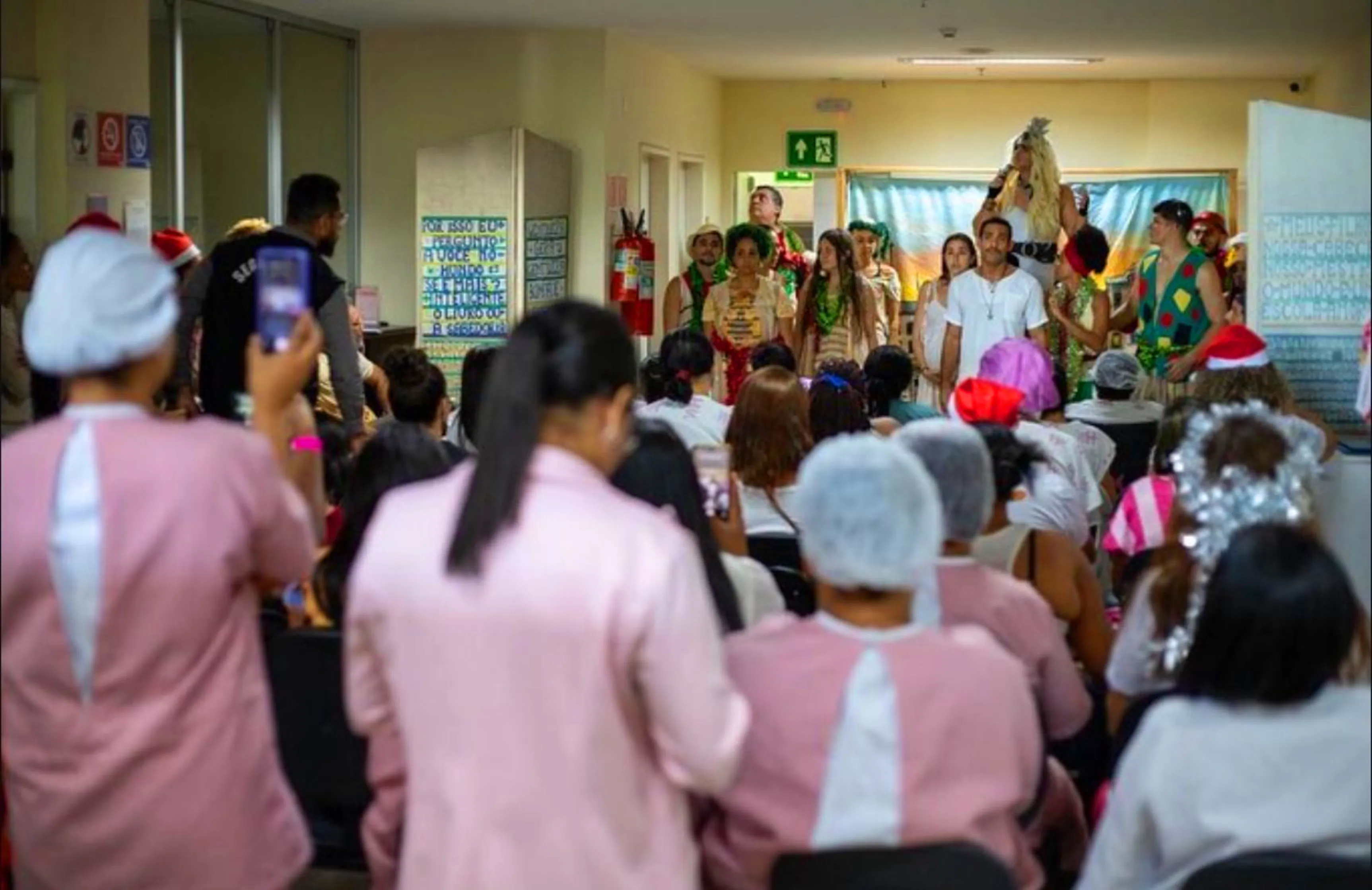 Funcionários e pacientes assistem ao 'Na tal da Rua'