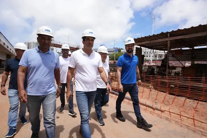 Prefeito Bruno Reis fazendo vistoria no local