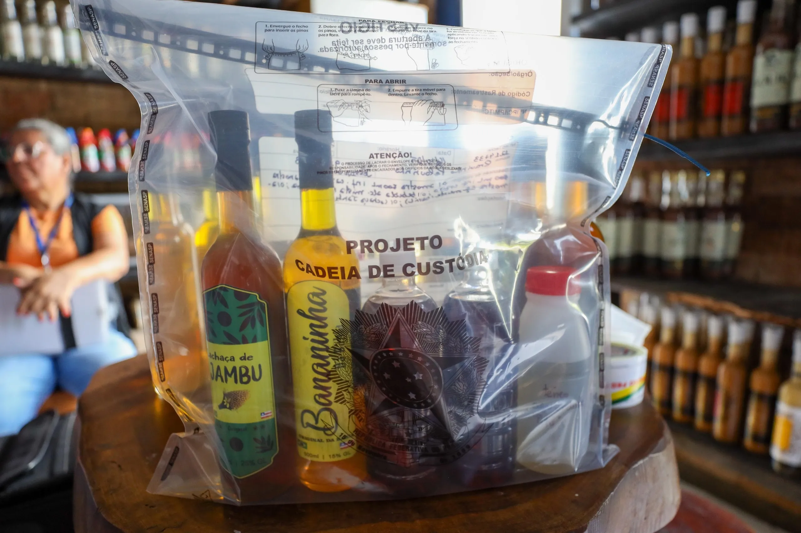 Em Pernambués, foram encontrados produtos vencidos
