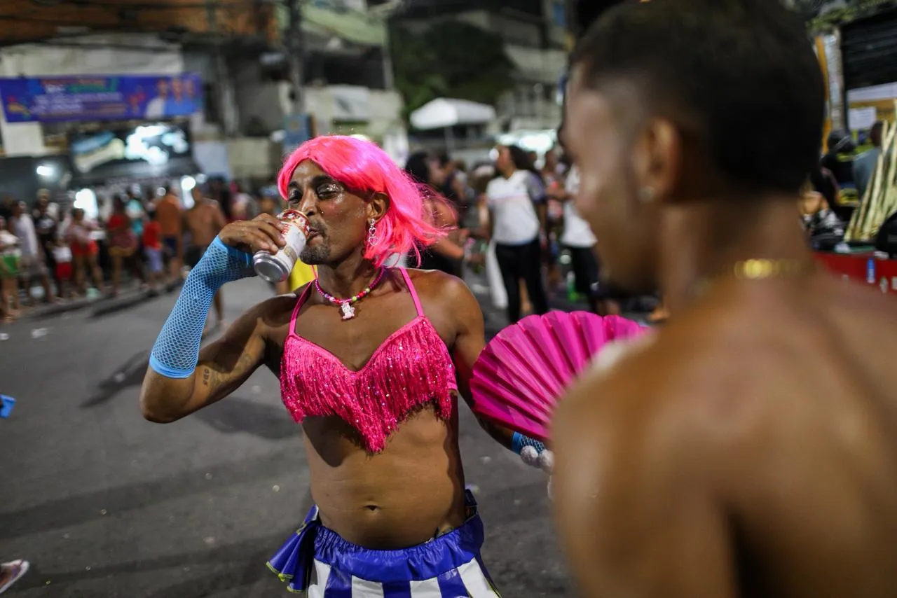 Imagem ilustrativa da imagem O povo é massa! Pré-Carnaval mistura festa e corre no Nordeste