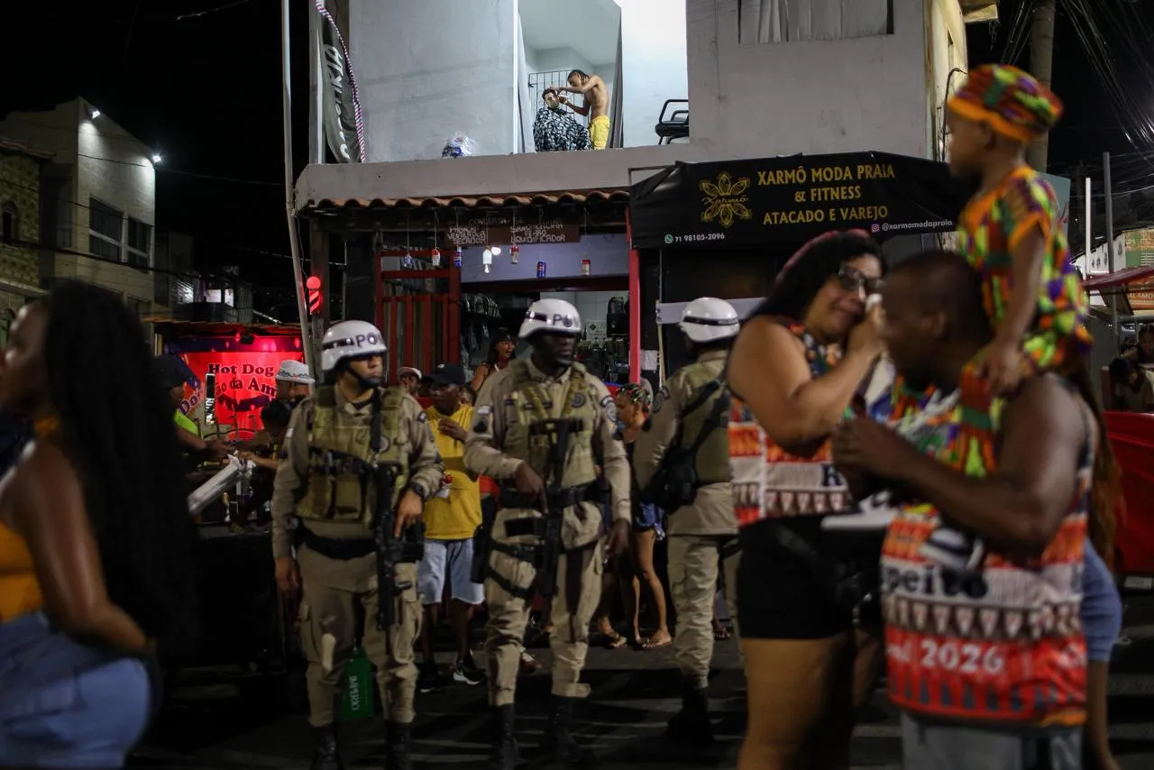 Imagem ilustrativa da imagem O povo é massa! Pré-Carnaval mistura festa e corre no Nordeste