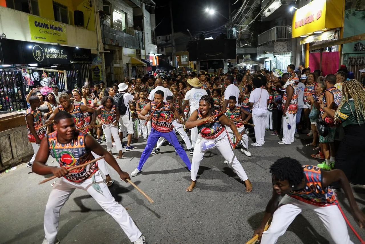Imagem ilustrativa da imagem O povo é massa! Pré-Carnaval mistura festa e corre no Nordeste