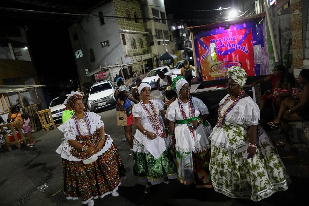 Imagem ilustrativa da imagem O povo é massa! Pré-Carnaval mistura festa e corre no Nordeste