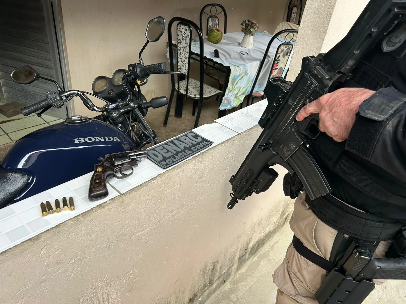 Armas foram apreendidas na operação