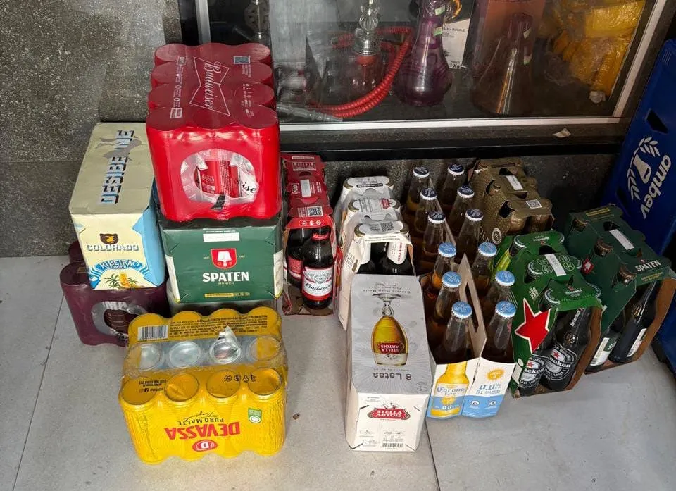 Imagem ilustrativa da imagem Operação pesada apreende bebidas duvidosas em praias de Salvador