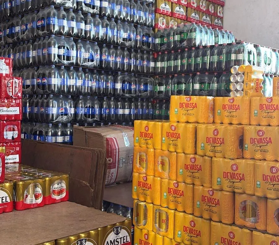 Imagem ilustrativa da imagem Operação pesada apreende bebidas duvidosas em praias de Salvador