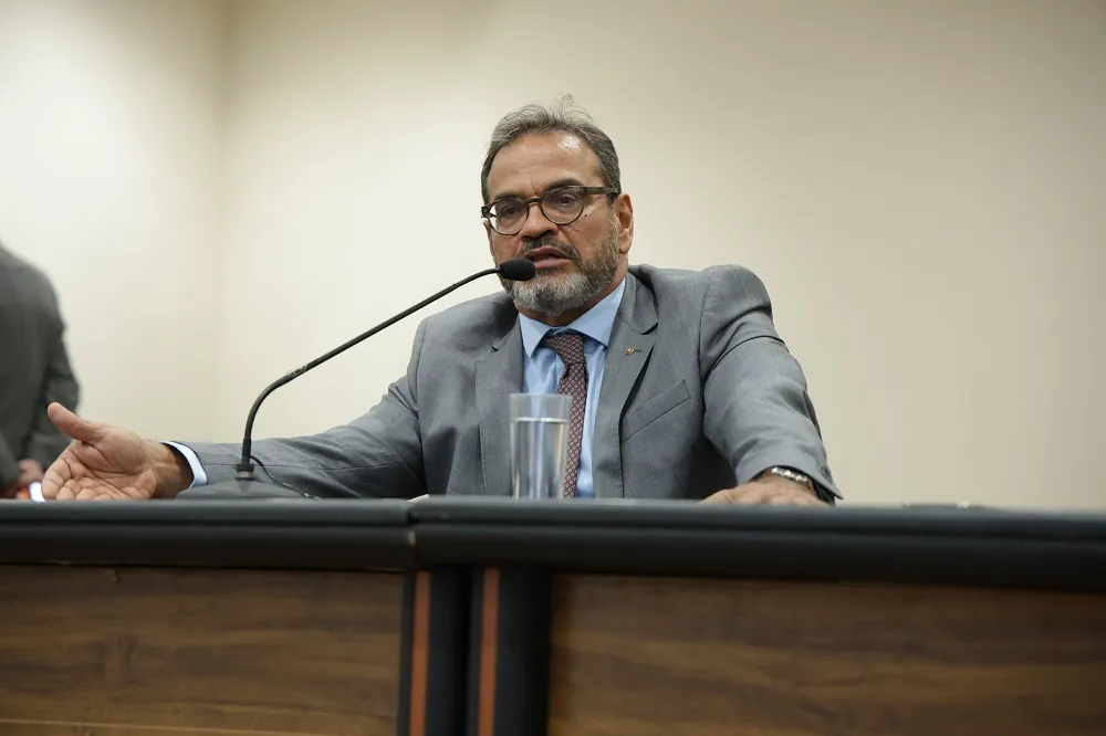 Edmundo é promotor de justiça