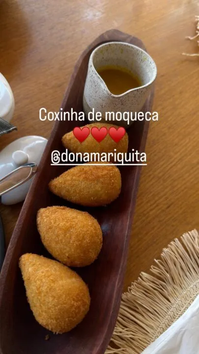 Imagem ilustrativa da imagem Padre Fábio de Melo se acaba em 'rango' baiano; veja as fotos