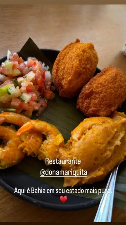 Imagem ilustrativa da imagem Padre Fábio de Melo se acaba em 'rango' baiano; veja as fotos