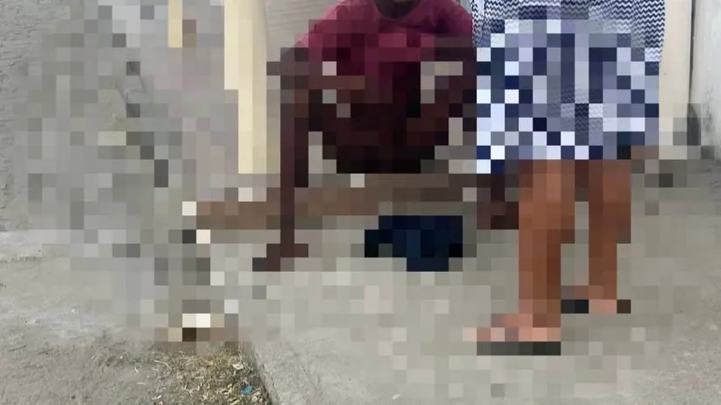Jovem foi socorrido pelos moradores da residência