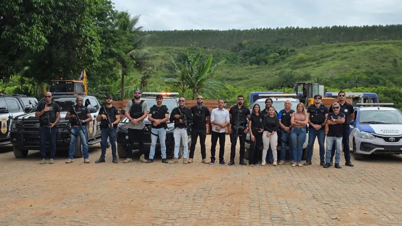 Imagem ilustrativa da imagem Polícia toca fogo em 350 kg de droga no extremo sul baiano; assista