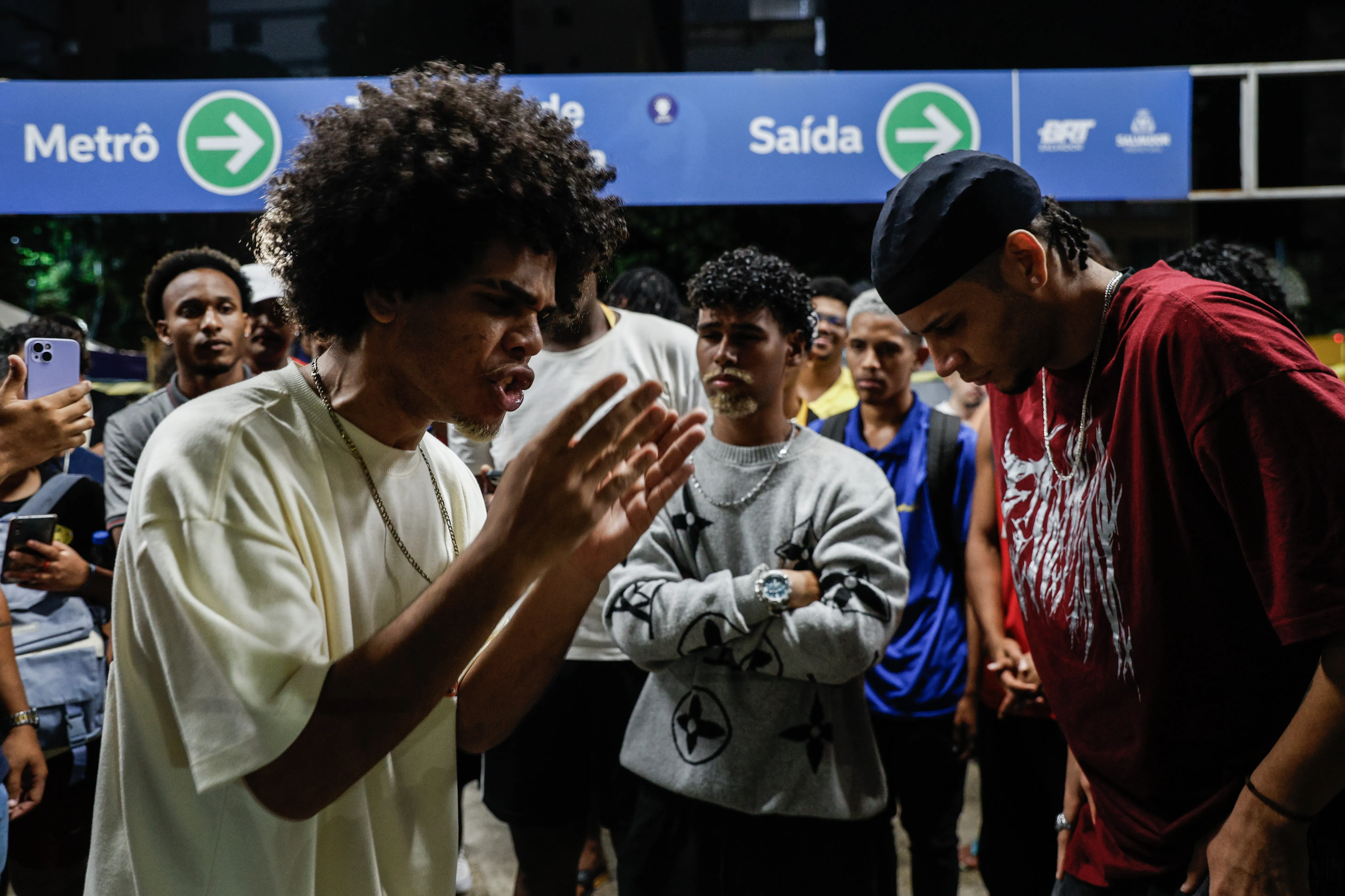 SALVADOR

Jovens de toda a cidade se reúnem na Estação da Lapa para batalha de rima.

Na foto: Jovens participam e acompanham batalhas de rima.

Foto: Uendel Galter/Ag. A TARDE.

Data: 29/10/25