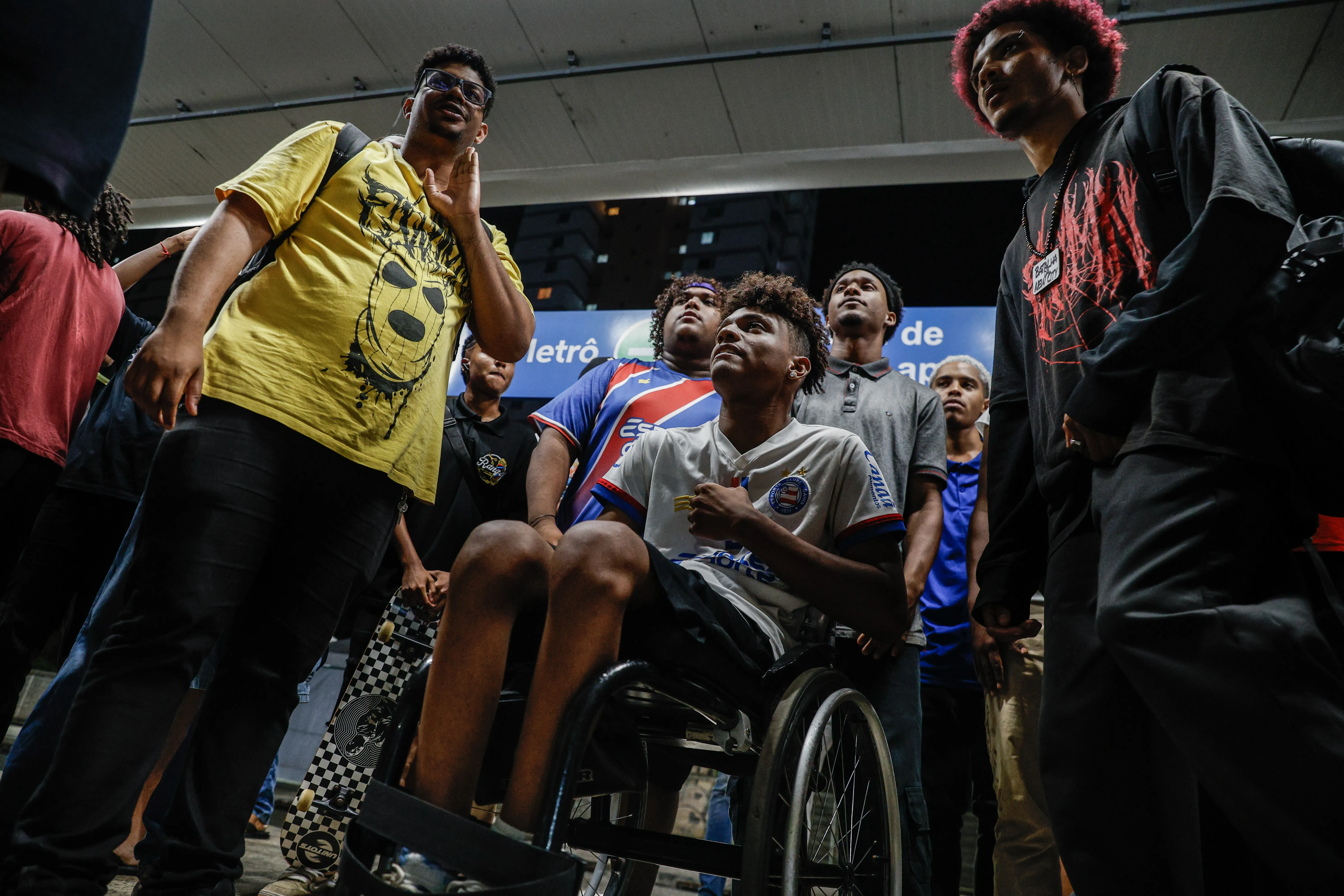 SALVADOR

Jovens de toda a cidade se reúnem na Estação da Lapa para batalha de rima.

Na foto: Jovens participam e acompanham batalhas de rima.

Foto: Uendel Galter/Ag. A TARDE.

Data: 29/10/25