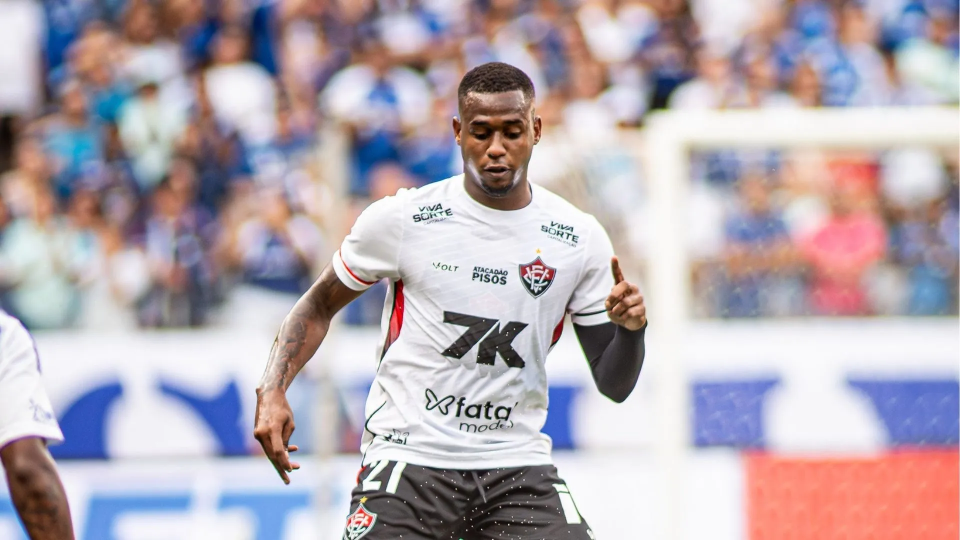 Dudu, volante do Vitória