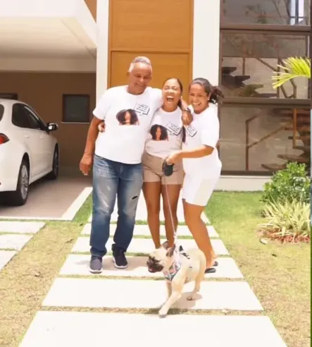 Rafa Moreira, a mãe e o padrasto  em Alphaville II