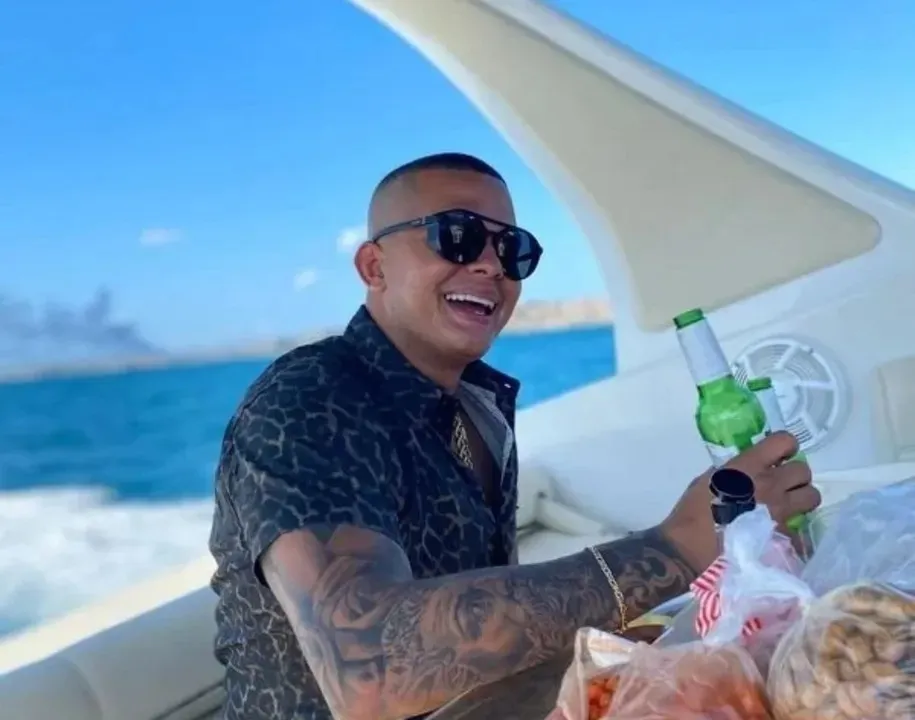 O empresário costuma ostentar nas redes