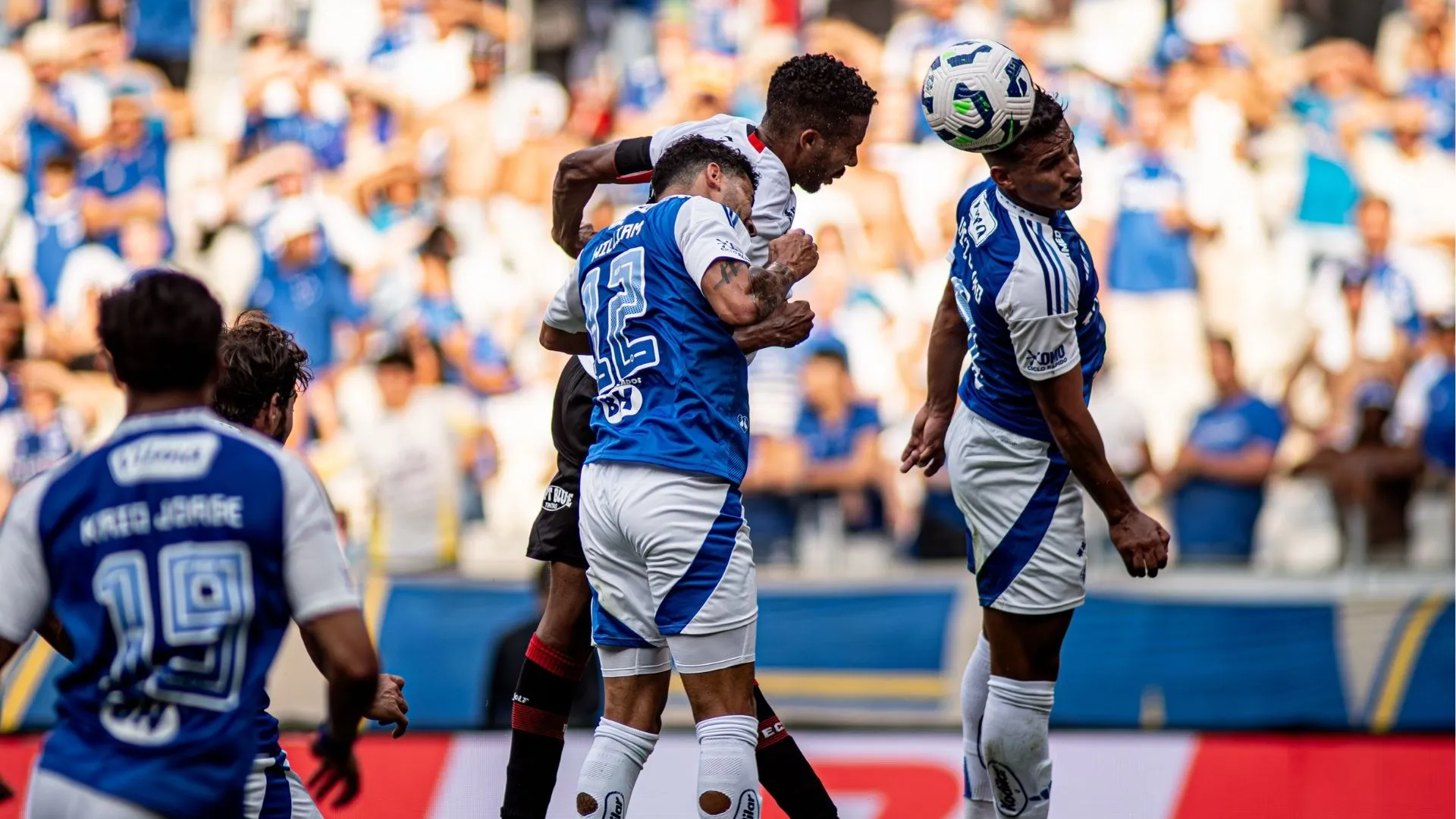 Willian Oliveira marcou o gol de honra do Vitória