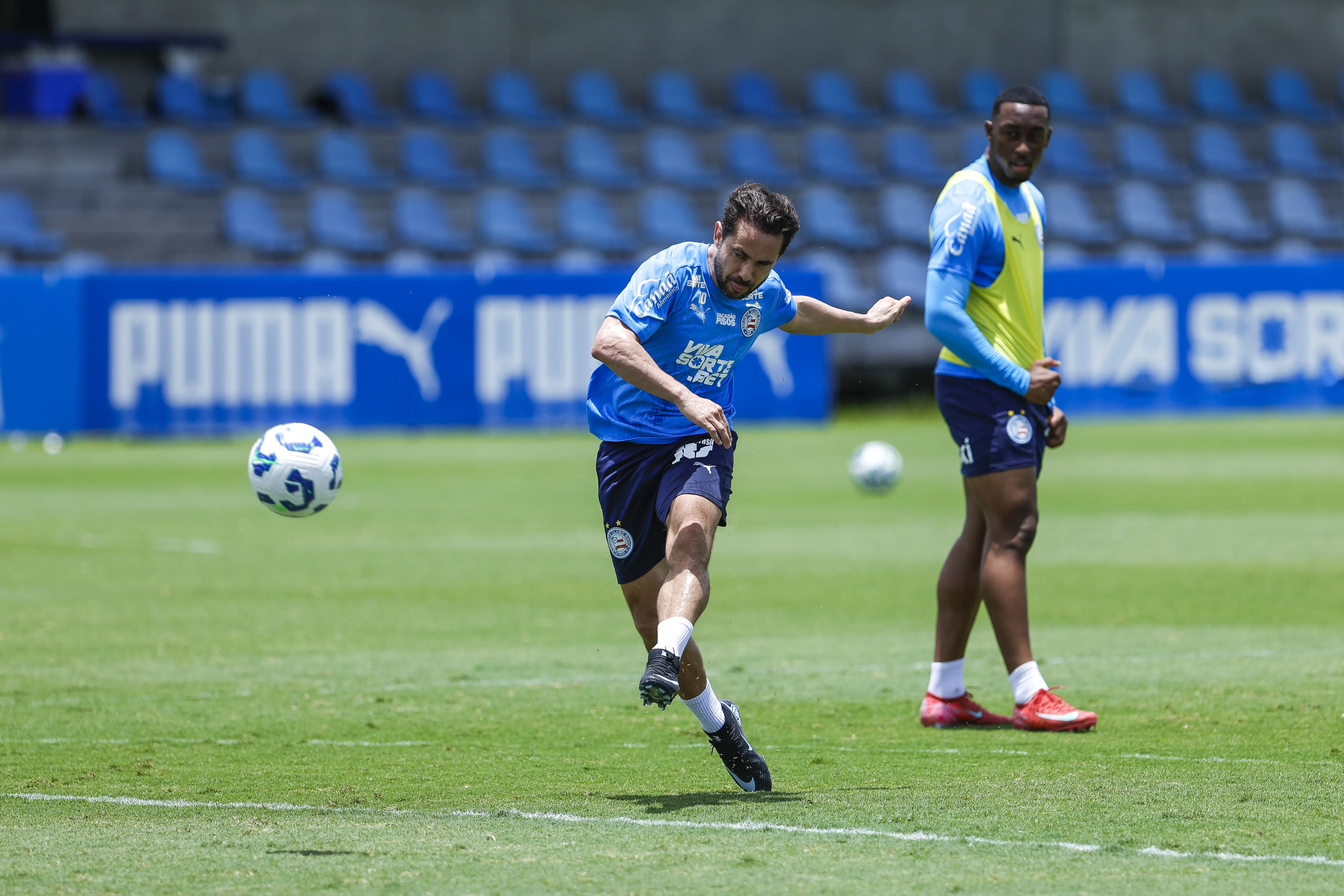 Everton Ribeiro se recupera de cirurgia para retirada de câncer