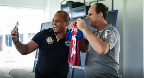 Uma das camisas foi para o filho de Chulapa, que também é Rogério