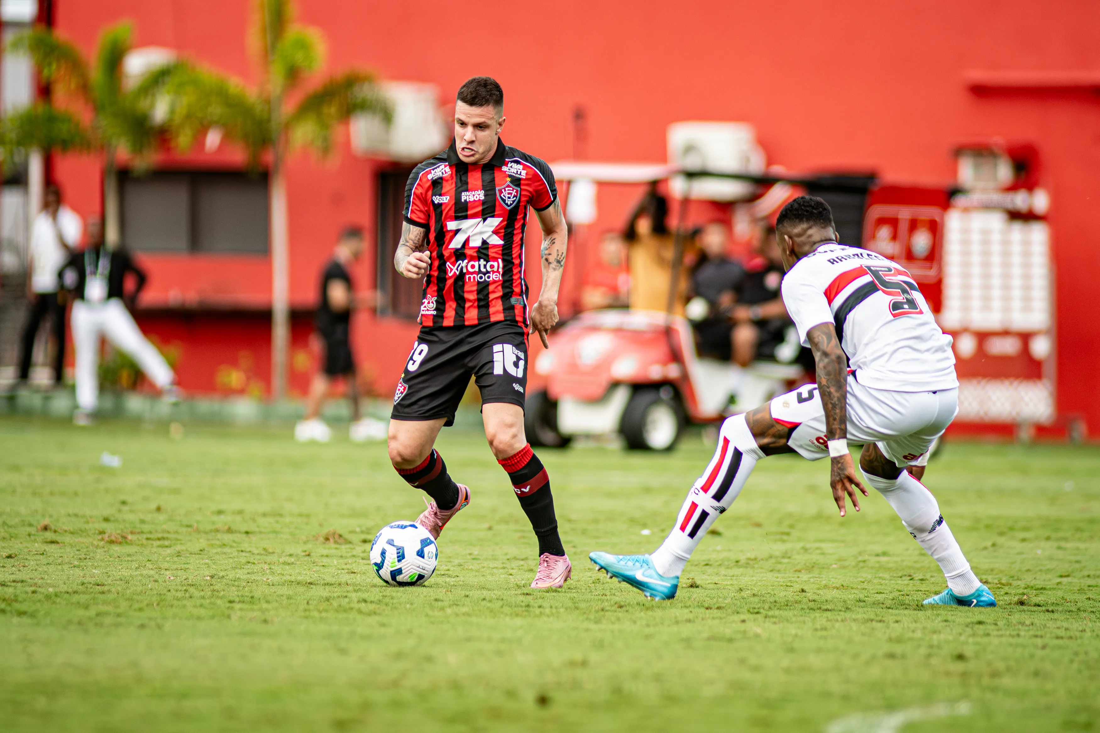 Kayzer esbarrou no goleiro na primeira etapa