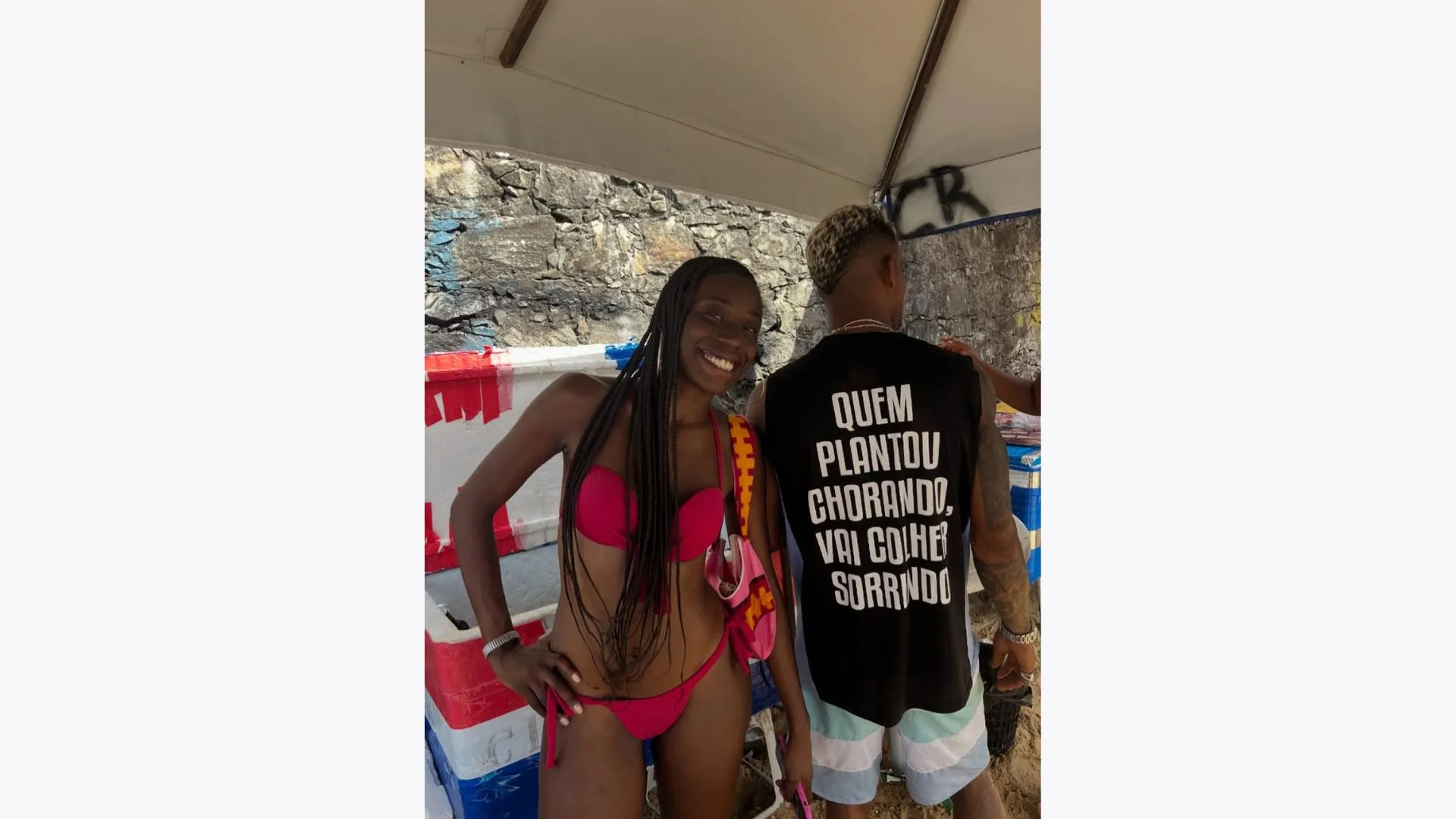 Nicolly curtiu um dia no Porto da Barra