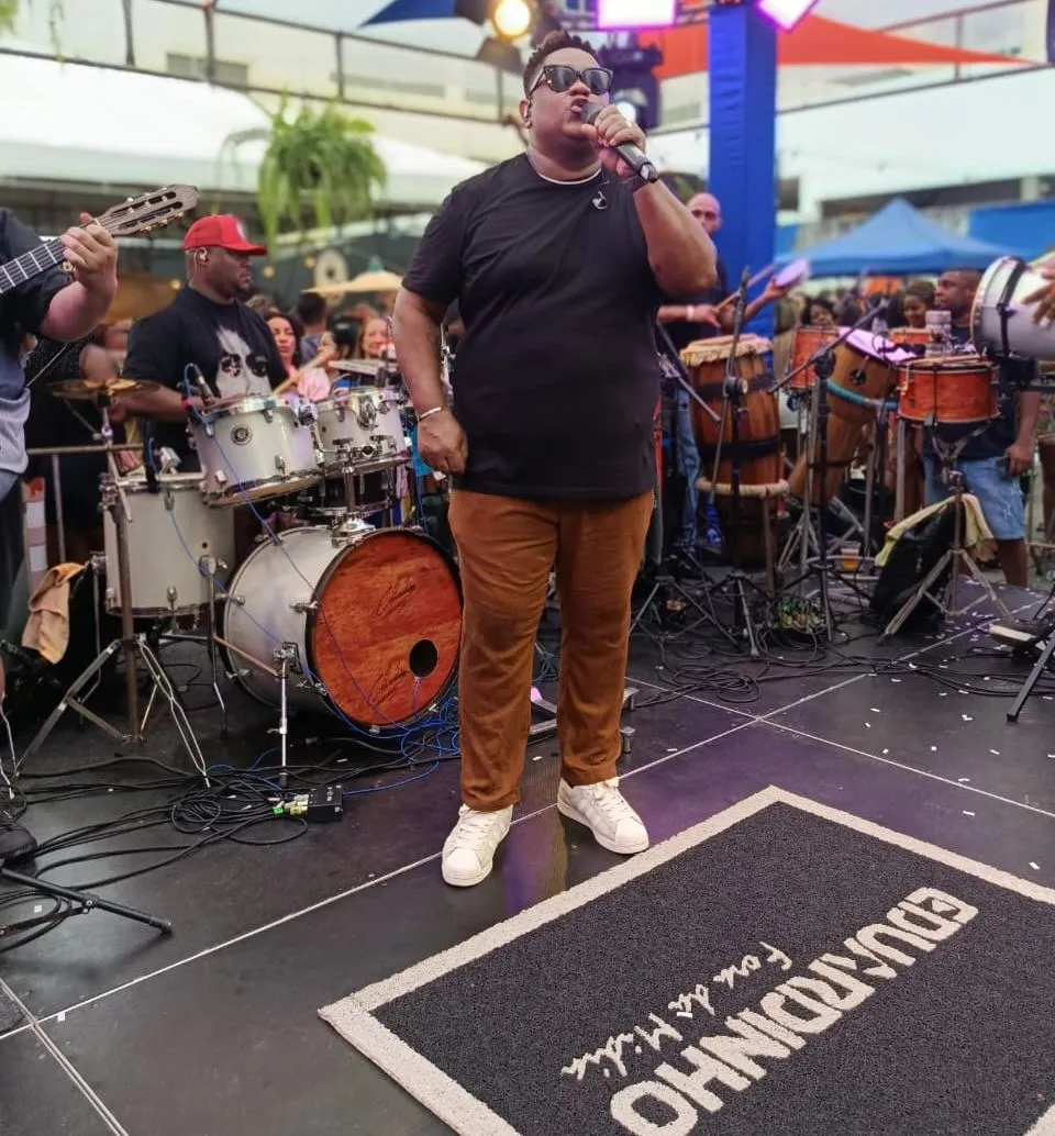 Cantor Eduardinho Fora da Mídia