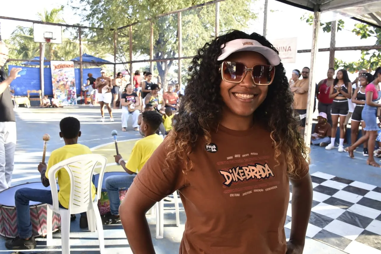 Imagem ilustrativa da imagem Sarau Dikebradinha leva arte, ‘corre’ coletivo e animação ao Subúrbio