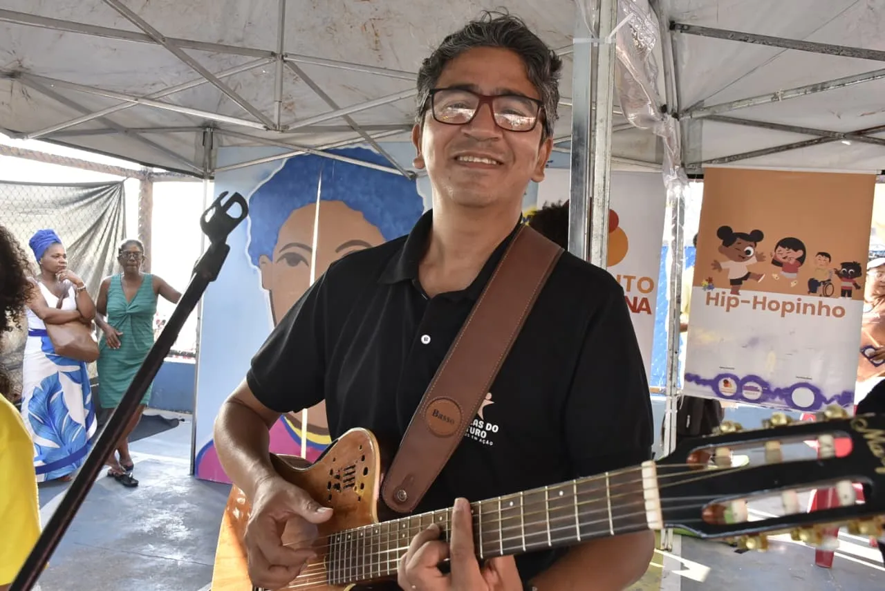 Imagem ilustrativa da imagem Sarau Dikebradinha leva arte, ‘corre’ coletivo e animação ao Subúrbio