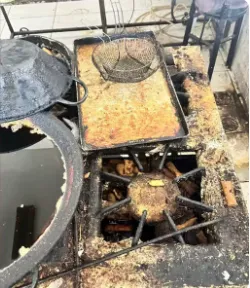 Sujeita acumulada no fogão