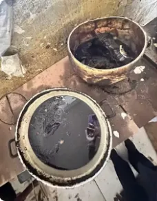 Panelas em péssimas condições